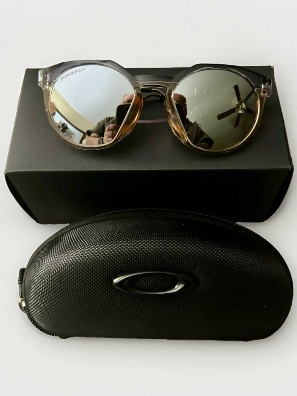 Oakley description brand
